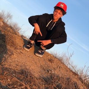 Meet your Posher, Derek